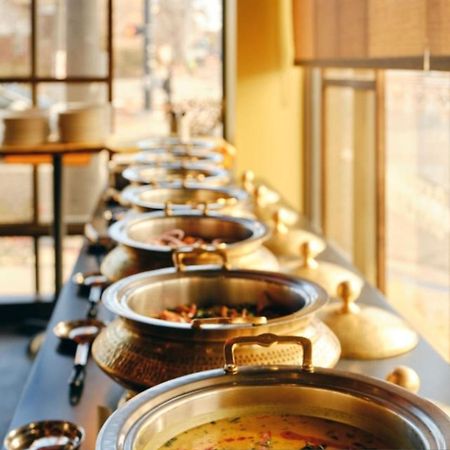 Hotel Fabexpress Taj Residency Near Yashobhoomi Convention Centre Delhi Zewnętrze zdjęcie