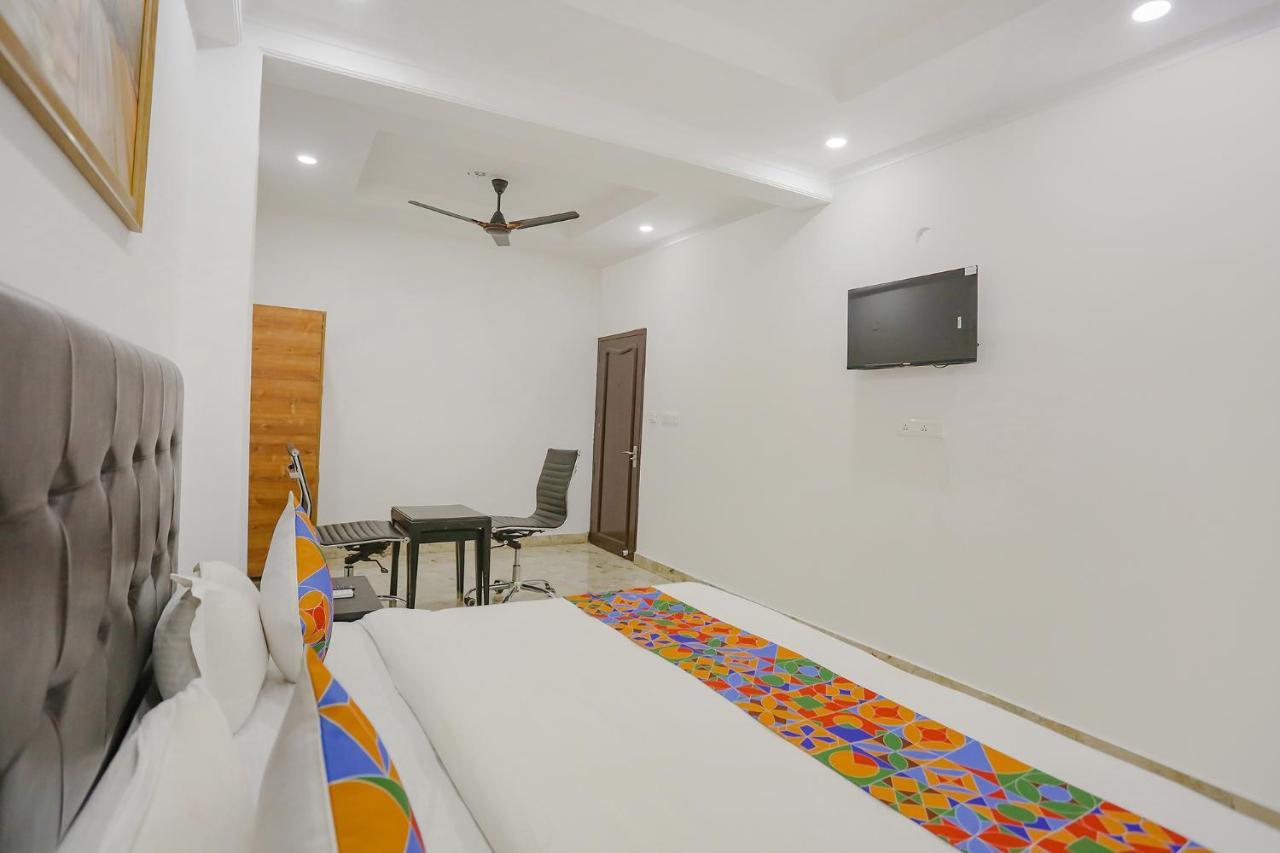 Hotel Fabexpress Taj Residency Near Yashobhoomi Convention Centre Delhi Zewnętrze zdjęcie